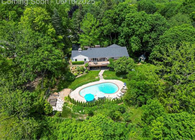 Property at 4383 Pine Tree Trl, Bloomfield Hills, MI 48302, 3 beds, 3 baths