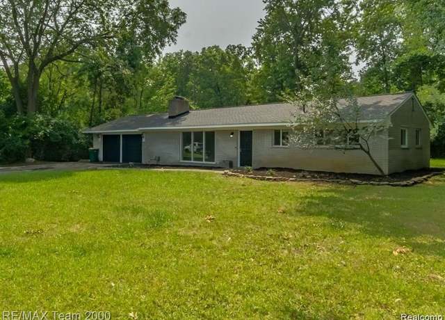 Property at 28045 W Greenmeadow Cir, Farmington Hills, MI 48334, 3 beds, 1 bath
