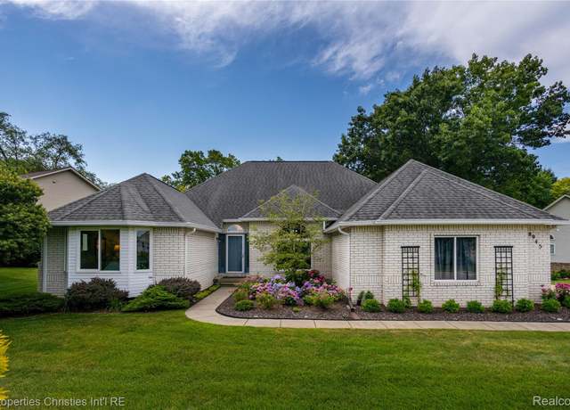 Property at 8945 Huron Bluffs Dr, White Lake, MI 48386, 4 beds, 3.5 baths