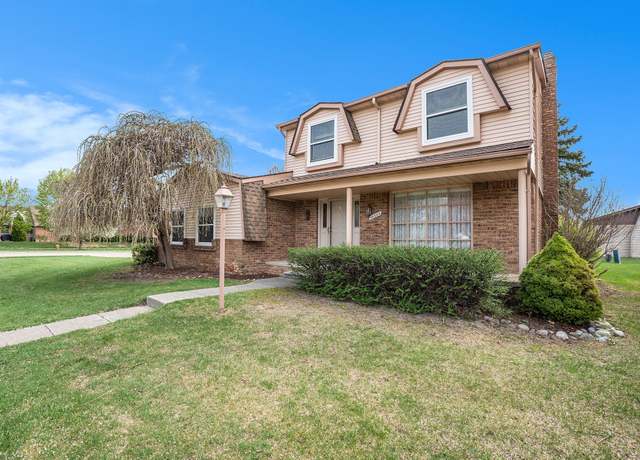 Property at 46666 E Oakwood Dr, Macomb, MI 48044, 3 beds, 2 baths