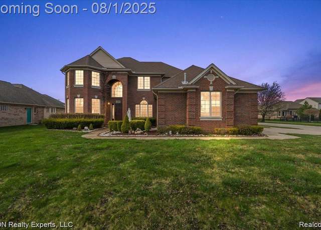 Property at 16299 Shaftesbury Ln, Macomb, MI 48044, 4 beds, 3.5 baths