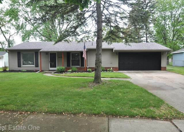 Property at 1070 Avon Manor Rd, Rochester Hills, MI 48307, 3 beds, 1 bath