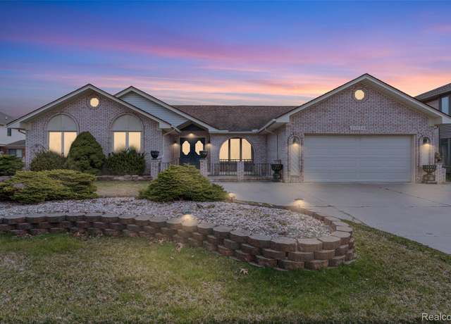 Property at 20154 Riverside Dr, Livonia, MI 48152, 3 beds, 3 baths