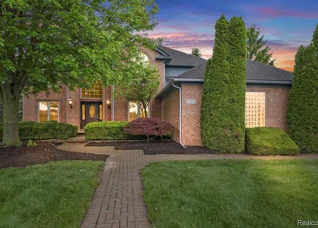 Property at 34301 W Hill Dr, Chesterfield, MI 48047, 4 beds, 2.5 baths