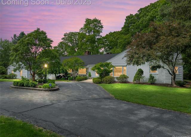Property at 22191 Camelot Ct, Beverly Hills, MI 48025, 4 beds, 2.5 baths