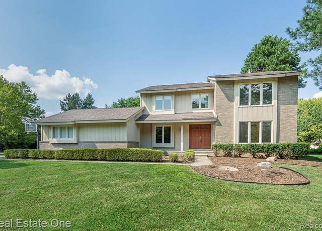 Property at 1654 Greenwich Dr, Troy, MI 48098, 4 beds, 3.5 baths