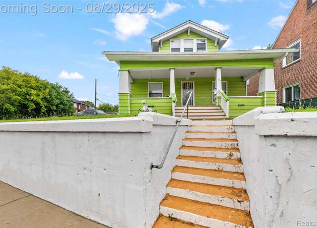 Property at 388 N Perry St, Pontiac, MI 48342, 3 beds, 2 baths