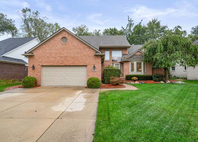 Property at 52652 W Hill Dr, Chesterfield Twp, MI 48047, 4 beds, 3.5 baths