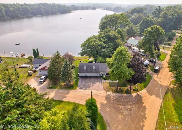 Property at 6287 San Vito Dr, Otter Lake Village, MI 48464, 3 beds, 2 baths