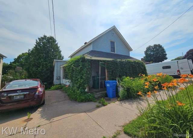 Property at 221 Jackson St, Marquette, MI 49855, 3 beds, 1 bath