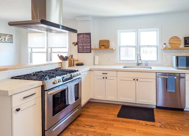 Property at 7306 Harbert Rd, Three Oaks, MI 49128, 4 beds, 2 baths