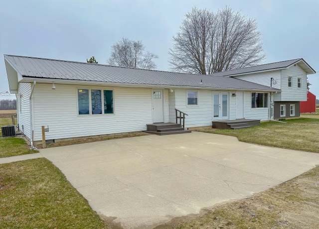 Property at 9533 E Denver Rd, Mt Pleasant, MI 48858, 5 beds, 2 baths