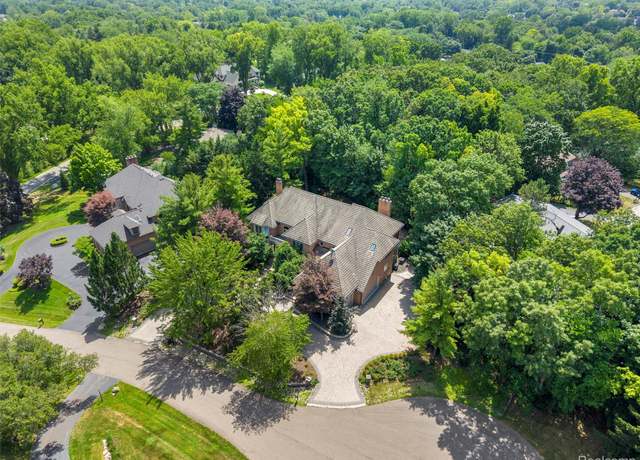 Property at 5148 Crest Knolls Ct, Bloomfield Hills, MI 48302, 6 beds, 7 baths