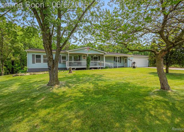 Property at 15455 Rhoades Ln, Fenton, MI 48430, 3 beds, 3 baths