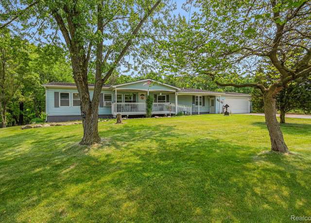 Property at 15455 Rhoades Ln, Fenton, MI 48430, 3 beds, 3 baths