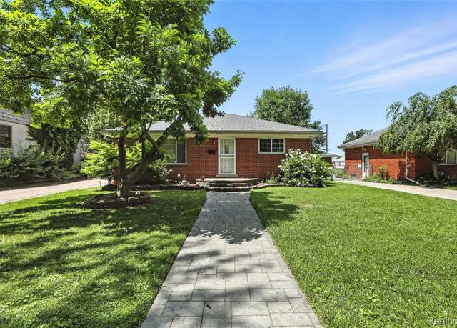 Property at 26685 Oak St, Roseville, MI 48066, 2 beds, 1 bath