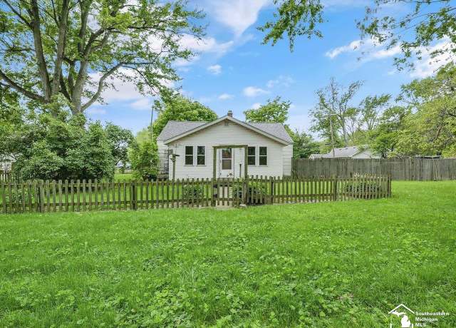 Property at 2015 Grand Blvd, Monroe, MI 48162, 2 beds, 1 bath