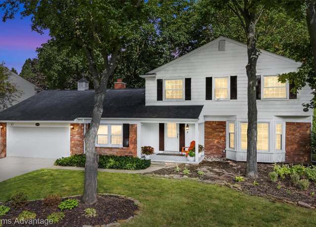 Property at 29072 Oak Point Dr, Farmington Hills, MI 48331, 5 beds, 2.5 baths