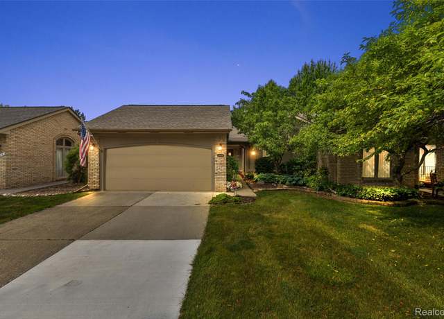 Property at 17614 E Kirkwood Dr, Clinton Township, MI 48038, 2 beds, 3 baths