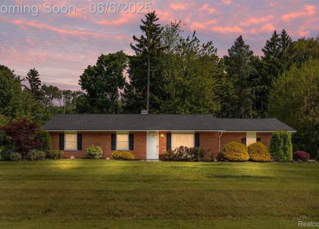 Property at 35248 Gary St, Farmington, MI 48331, 3 beds, 1.5 baths