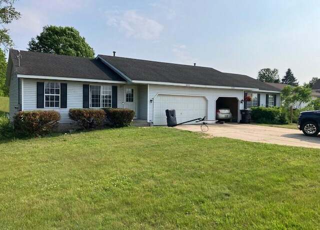 Property at 3052 143rd Ave, Dorr, MI 49323, 5 beds, 2 baths