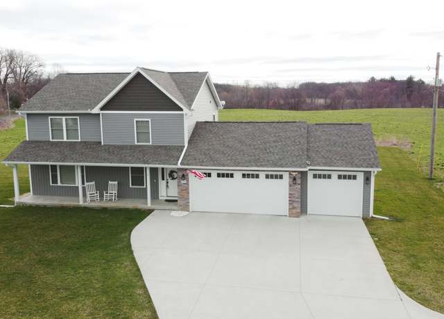 Property at 10141 S 33rd St, Vicksburg, MI 49097, 4 beds, 3.5 baths