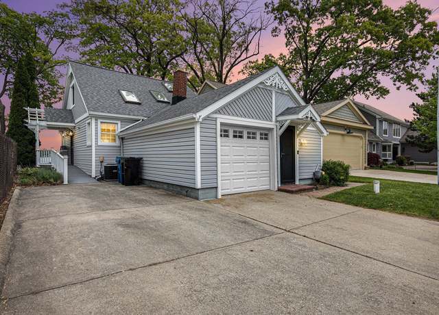 Property at 13147 Lake Shore Dr, Fenton, MI 48430, 3 beds, 2 baths