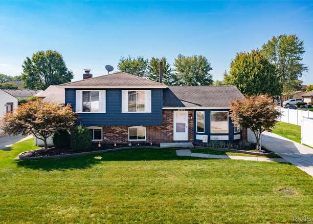 Property at 28552 Buckinghamshire Dr, Chesterfield Township, MI 48047, 3 beds, 2 baths