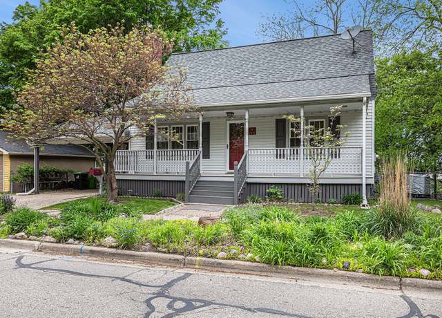 Property at 110 W South Holly Rd, Fenton, MI 48430, 3 beds, 2 baths