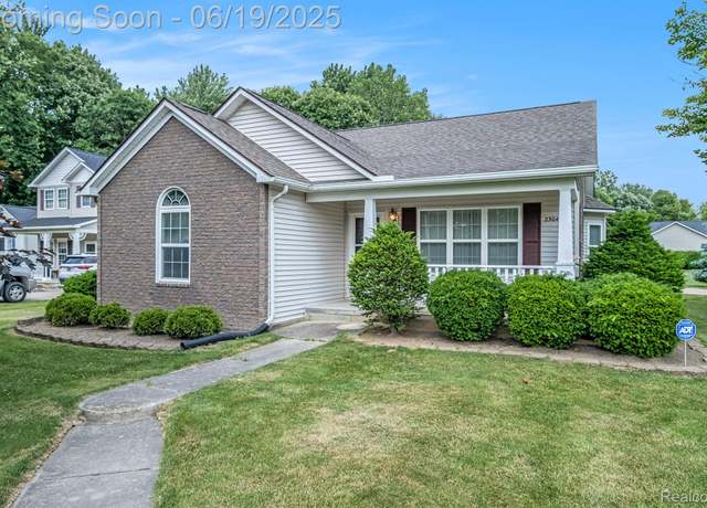 Property at 2304 Hickory Holw, Burton, MI 48519, 3 beds, 2 baths