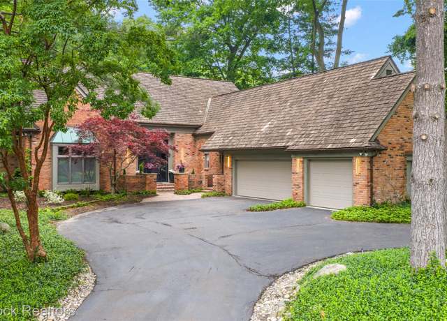 Property at 3546 Bloomfield Club Dr, Bloomfield Hills, MI 48301, 3 beds, 3.5 baths