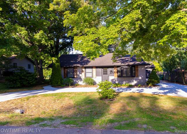 Property at 45626 Wakefield St, Shelby Twp, MI 48317, 4 beds, 2 baths