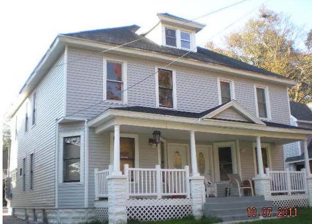 Property at 614 Reed St, Kalamazoo, MI 49001, 5 beds, 4 baths