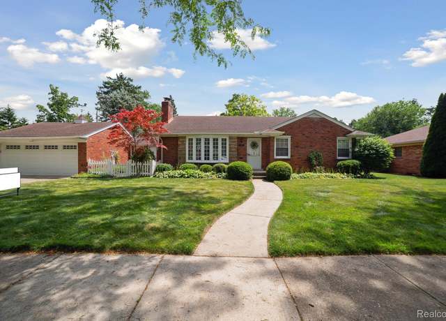 Property at 2291 Glenwood St, Trenton, MI 48183, 3 beds, 1 bath