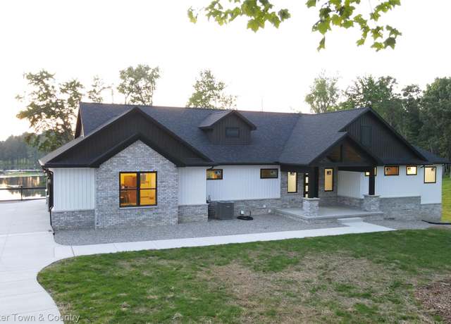 Property at 4789 Lakeshire Dr, Marion Township, MI 48843, 5 beds, 3.5 baths