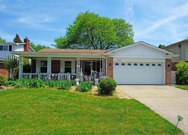 Property at 12215 Manor Dr, Southgate, MI 48195, 3 beds, 2.5 baths