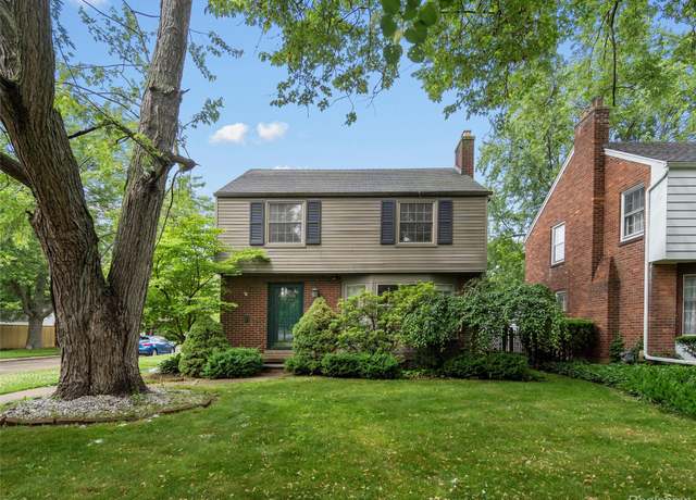 Property at 1930 Kenmore Dr, Grosse Pointe Woods, MI 48236, 3 beds, 1.5 baths