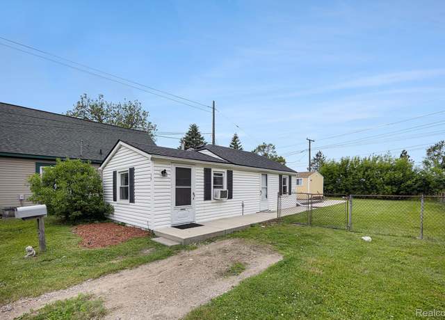 Property at 39 1st St, Oxford, MI 48371, 1 bed, 1 bath