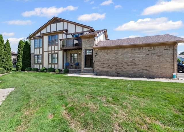 Property at 806 Country Club Dr, St Clair Shores, MI 48082, 2 beds, 2 baths