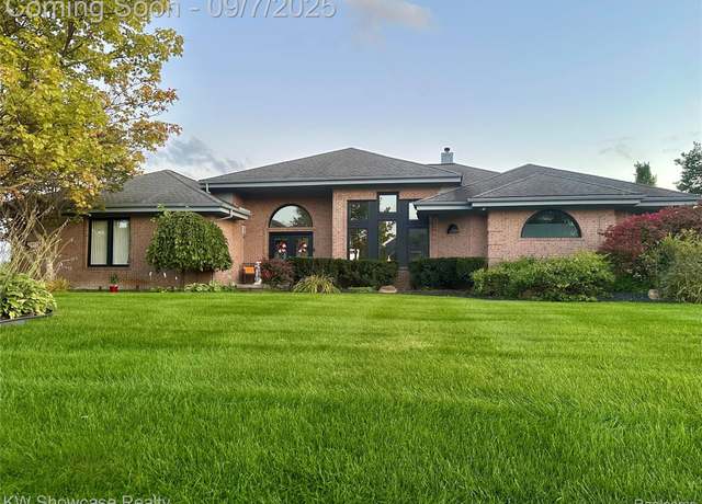 Property at 288 Prestwick Trl, Highland Charter Township, MI 48357, 4 beds, 3.5 baths