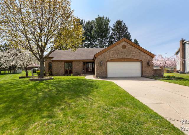 Property at 4710 Maple Hollow Ct SE, Grand Rapids, MI 49508, 4 beds, 3 baths