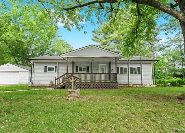 Property at 1060 Apple Blossom Dr, Howell, MI 48843, 3 beds, 2 baths