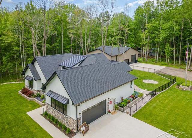 Property at 3645 E Douglas Dr, Midland, MI 48642, 4 beds, 3 baths