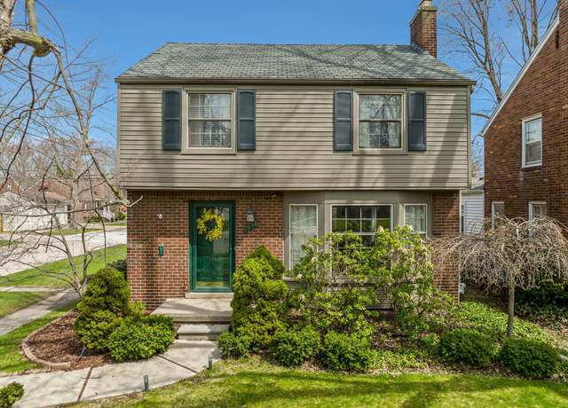 Property at 1930 Kenmore Dr, Grosse Pointe Woods, MI 48236, 3 beds, 1.5 baths