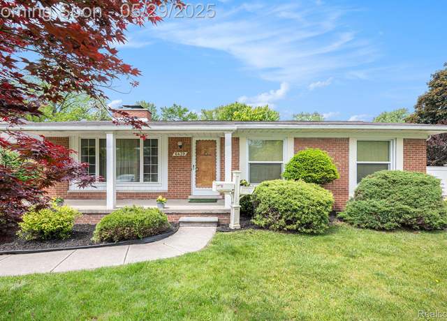 Property at 6439 Rockdale Ct, Dearborn Heights, MI 48127, 3 beds, 1.5 baths