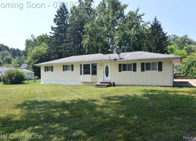 Property at 3595 Wilkie St, Waterford, MI 48329, 3 beds, 1.5 baths
