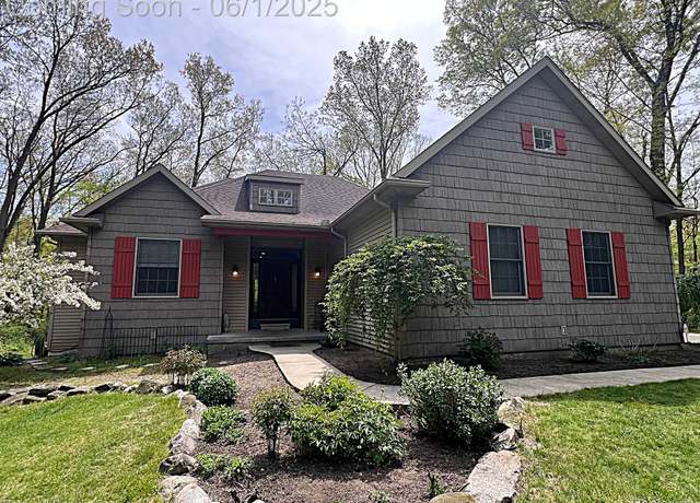Property at 9401 Lakeview Dr, Linden, MI 48451, 4 beds, 3 baths