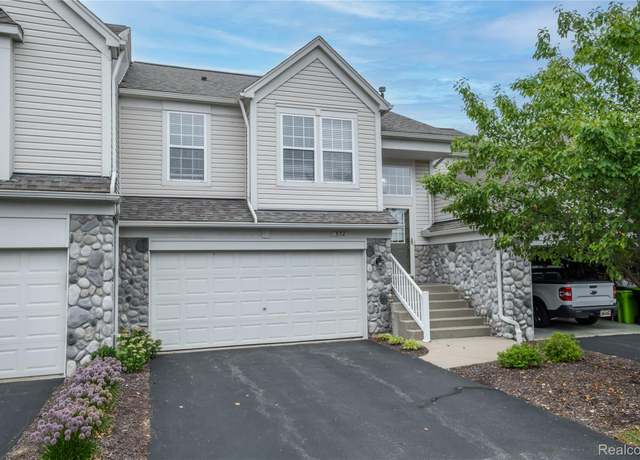 Property at 572 Dockside Cir, Holly Township, MI 48442, 3 beds, 2 baths