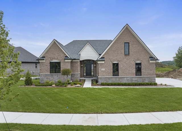 Property at 55867 Laurel Oaks Ln, Shelby Twp, MI 48315, 3 beds, 2.5 baths