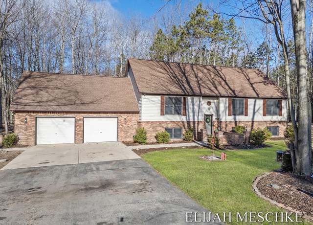 Property at 6749 Beechnut Ct, Stanwood, MI 49346, 5 beds, 3 baths